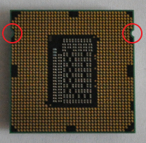 Le CPU est doté de centaines de contacts métalliques