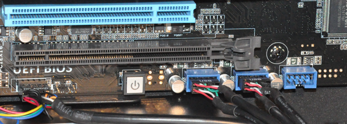 Branchement des connecteurs Audio et USB de façade sur la carte mère